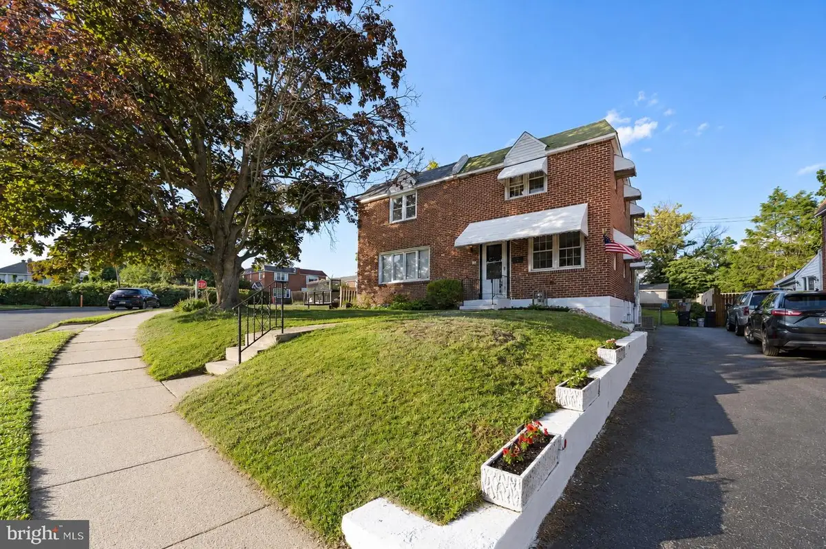 317 S Sloan St, Crum Lynne, PA 19022 - #1