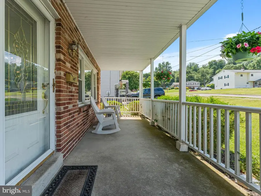 2165 Overlook Dr, Aston, PA 19014 - #2
