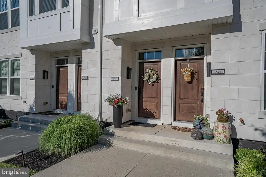 242 Charles Ellis Dr, Newtown Square, PA 19073 - #2