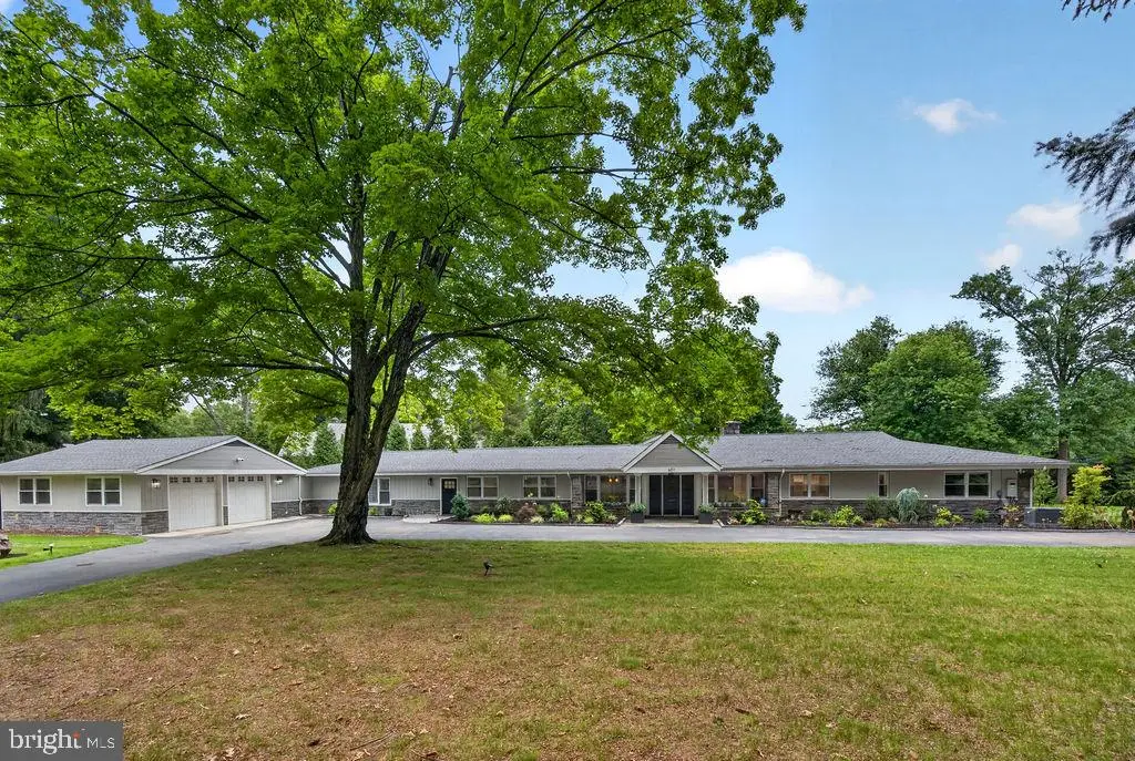 601 Coopertown Rd, Haverford, PA 19041 - #1