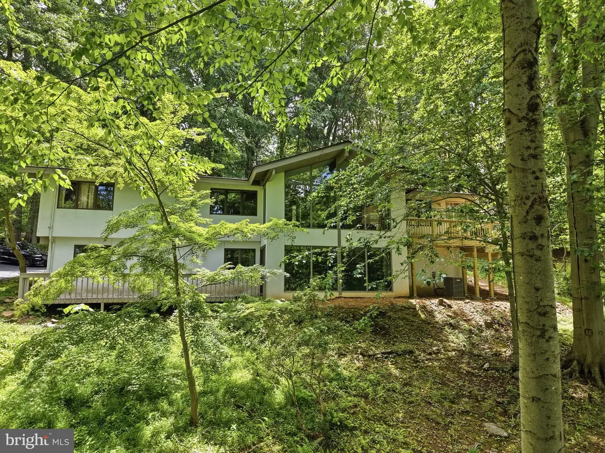 3220 Sawmill Rd, Newtown Square, PA 19073 - #1