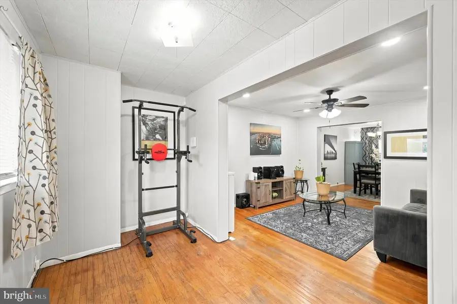 510 Millbank Rd, Upper Darby, PA 19082 - #3