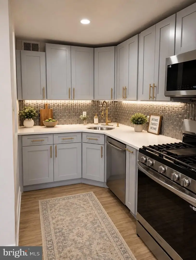 242 Spring Valley Rd, Darby, PA 19023 - #2