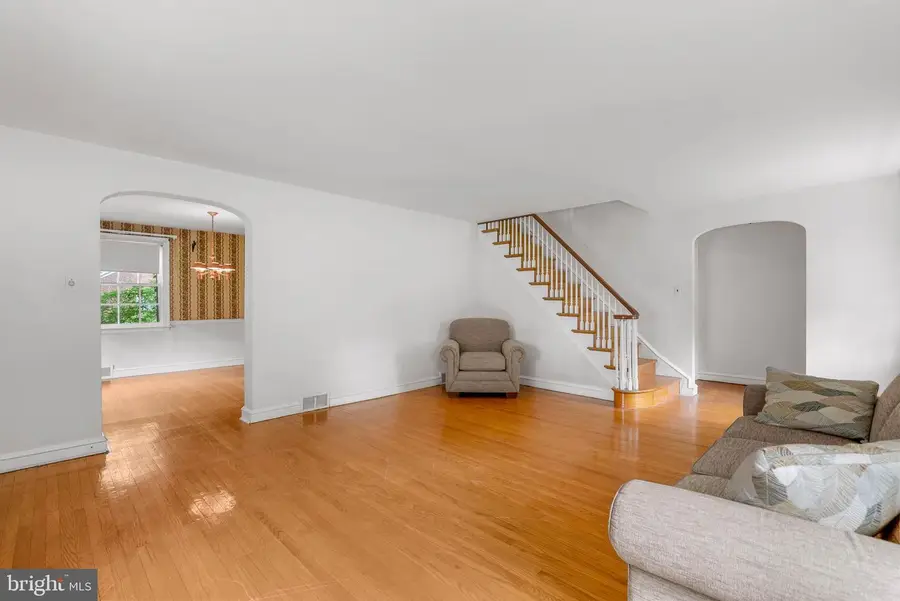 402 Hawthorne Rd, Wallingford, PA 19086 - #3