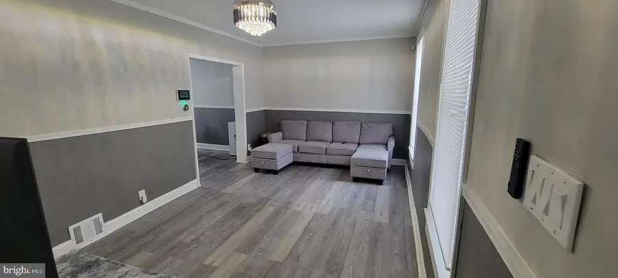 209 N 10th St, Darby, PA 19023 - #3