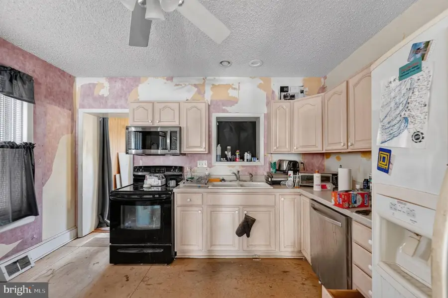 1307 E 9th St, Crum Lynne, PA 19022 - #3