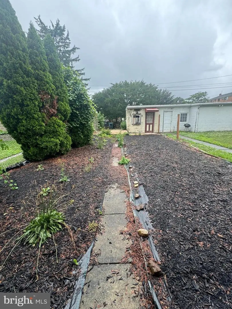 1408 E 11th St, Eddystone, PA 19022 - #2