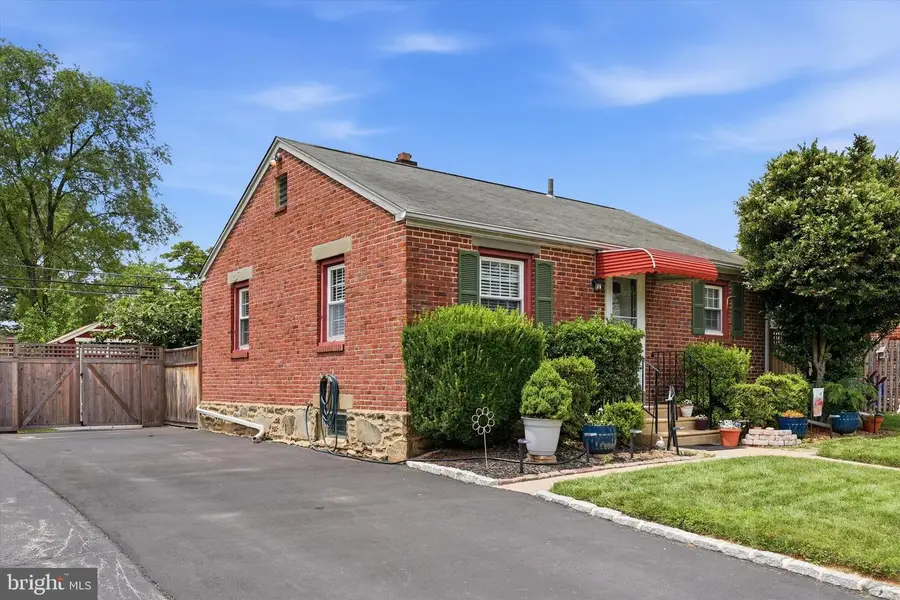 716 Howard Ave, Havertown, PA 19083 - #2