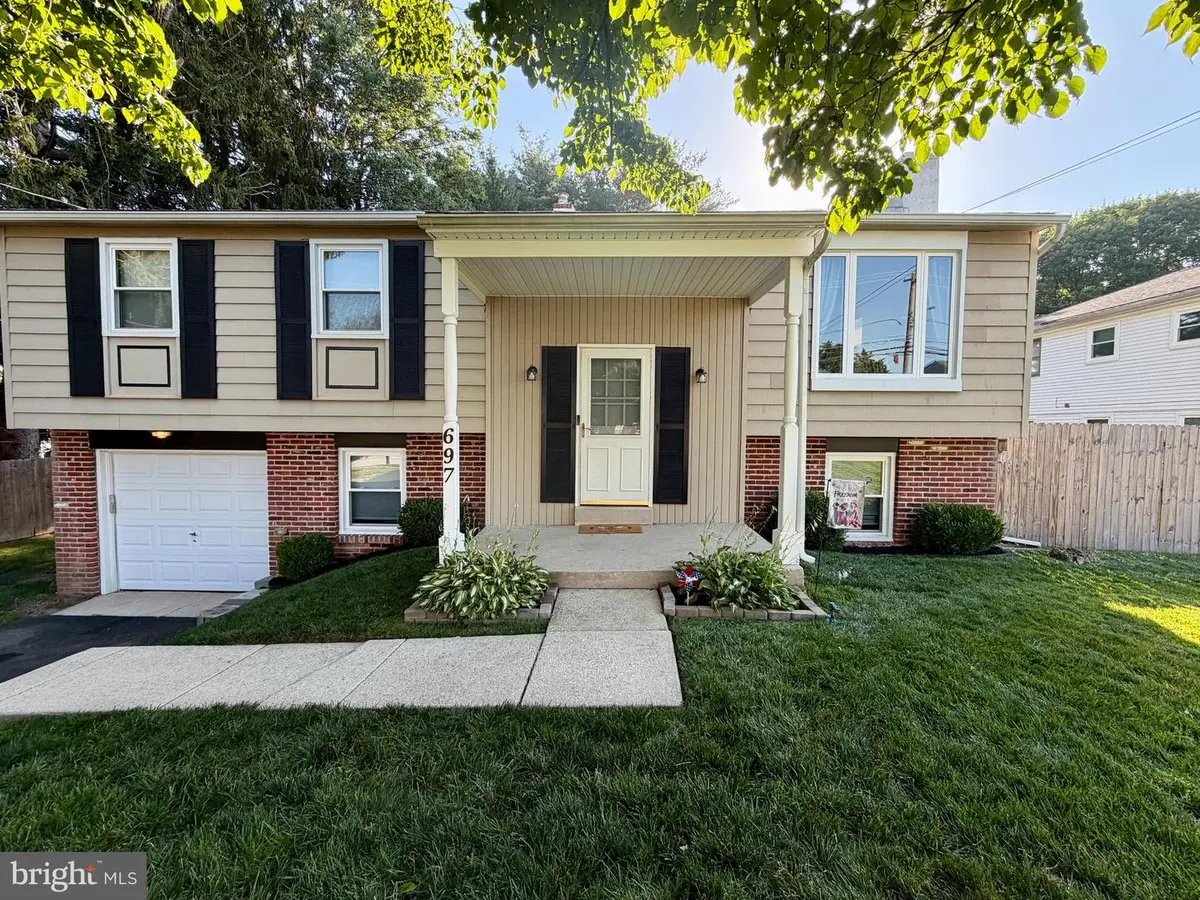 697 Cherry Tree Rd, Upper Chichester, PA 19014 - #1