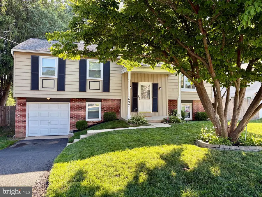 697 Cherry Tree Rd, Upper Chichester, PA 19014 - #2