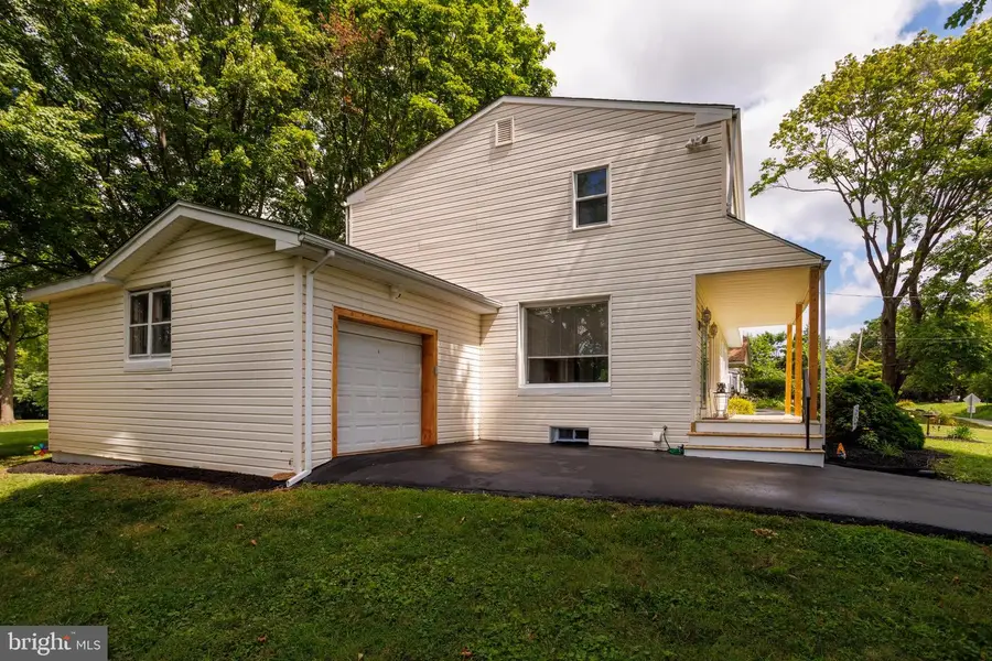 652 Meetinghouse Rd, Upper Chichester, PA 19061 - #3