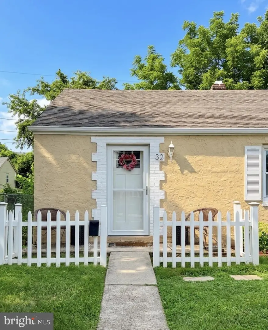 32 Scarlet Ave, Aston, PA 19014 - #1