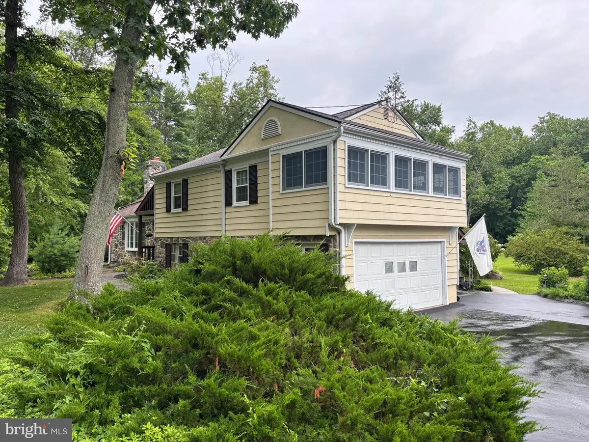 624 W Wayne Ave, Wayne, PA 19087 - #1