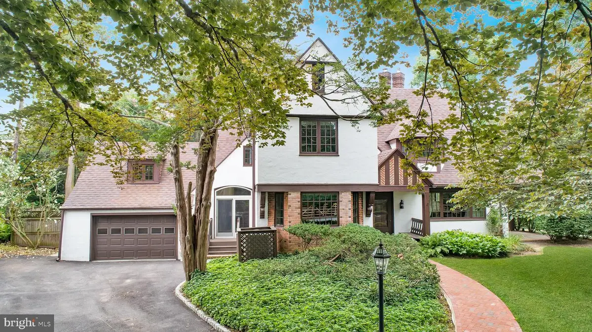 556 Saint Davids Ave, Wayne, PA 19087 - #1