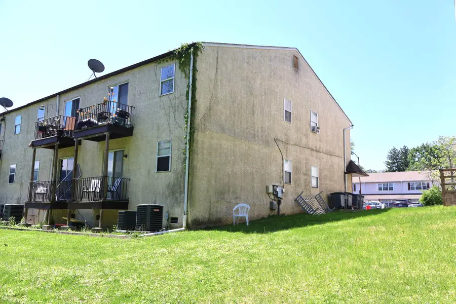 601 Country Ln, Morton, PA 19070 - #3