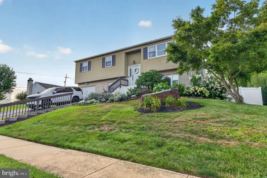 2 Cathy Ln, Aston, PA 19014 - #2