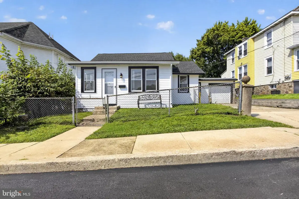 908 Price St, Marcus Hook, PA 19061 - #1