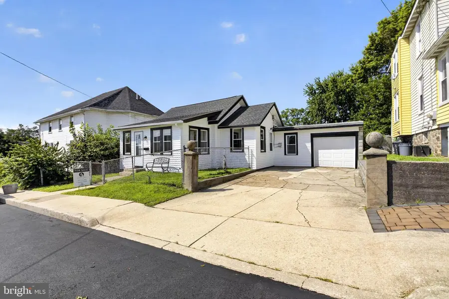 908 Price St, Marcus Hook, PA 19061 - #2