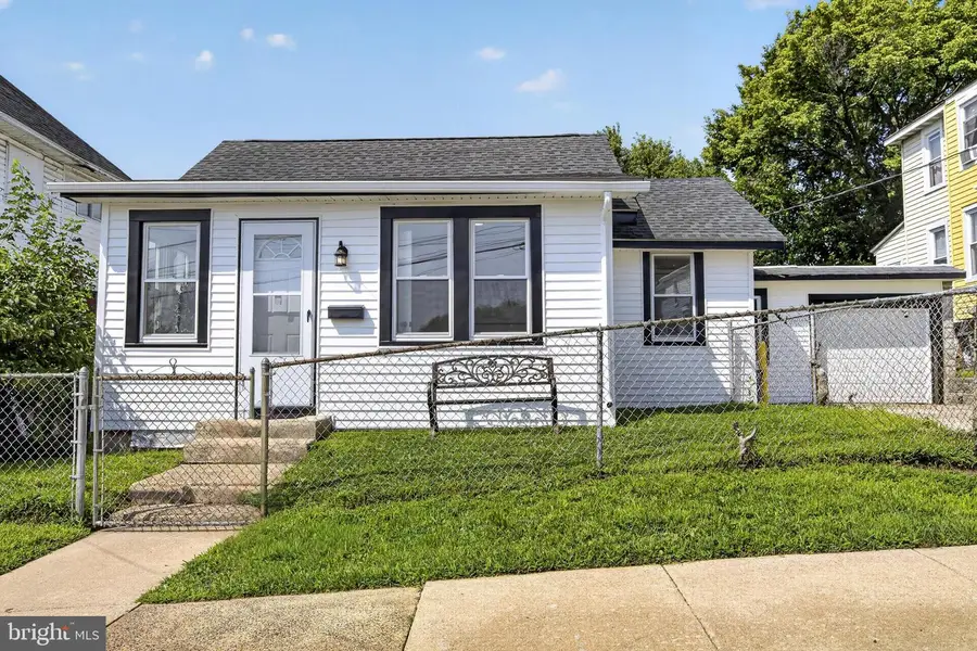 908 Price St, Marcus Hook, PA 19061 - #3