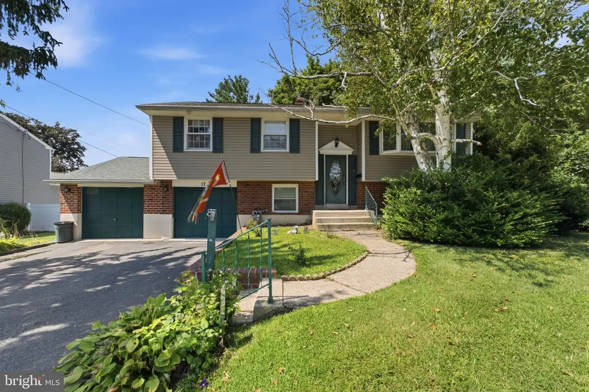 17 Blackthorne Ln, Aston, PA 19014 - #1