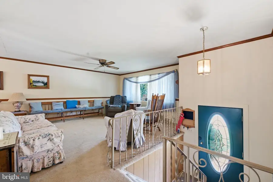 17 Blackthorne Ln, Aston, PA 19014 - #2