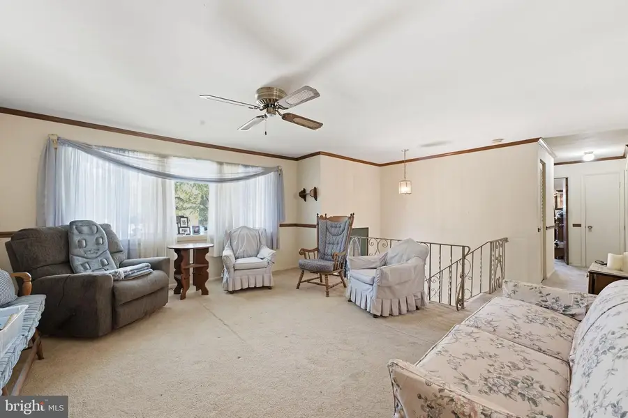17 Blackthorne Ln, Aston, PA 19014 - #3