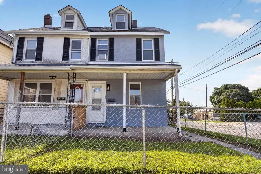 21 W 9th St, Marcus Hook, PA 19061 - #3