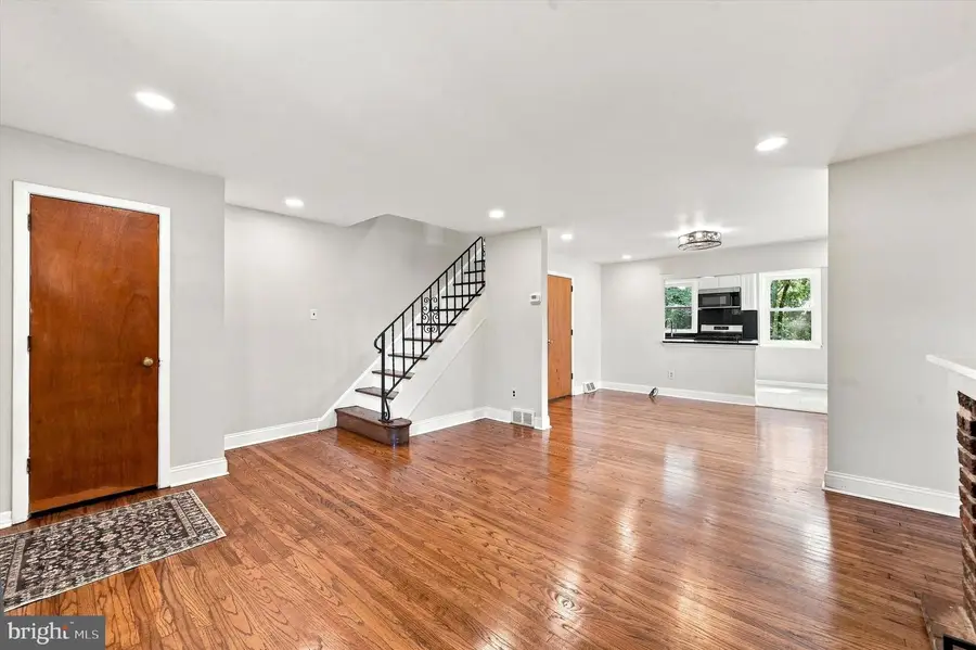 327 Greenwood Rd, Sharon Hill, PA 19079 - #3