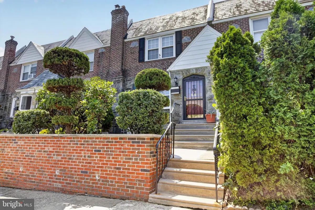 6848 Radbourne Rd, Upper Darby, PA 19082 - #1