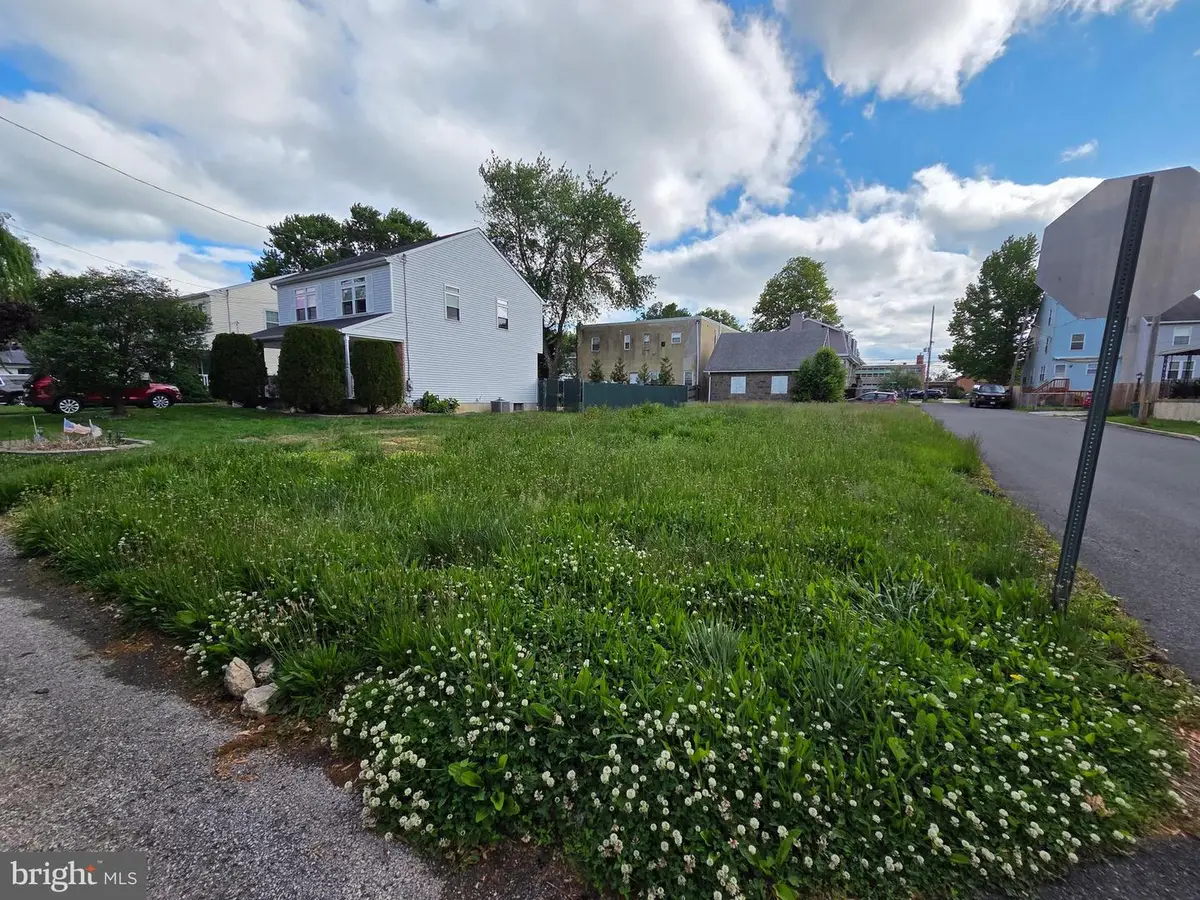 1002 Hunter Ln, Swarthmore, PA 19081 - #1
