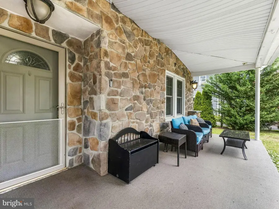 321 Sycamore Ave, Folsom, PA 19033 - #3