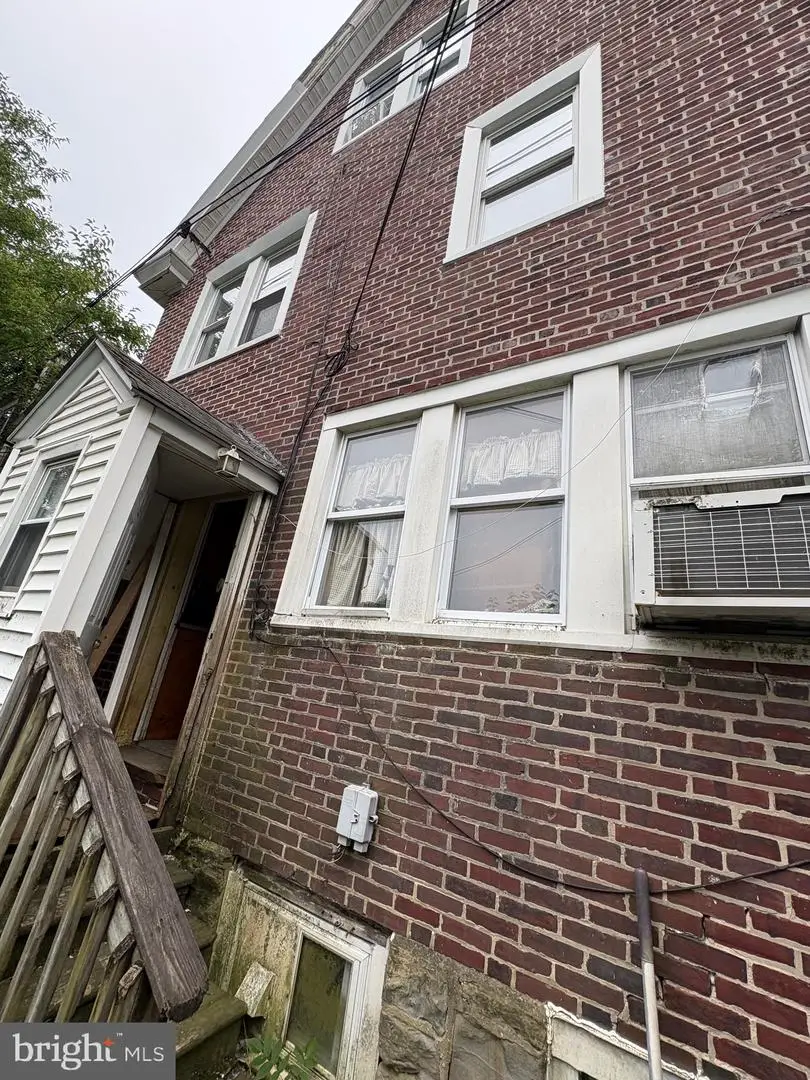 2405 Edgmont Ave, Chester, PA 19013 - #2