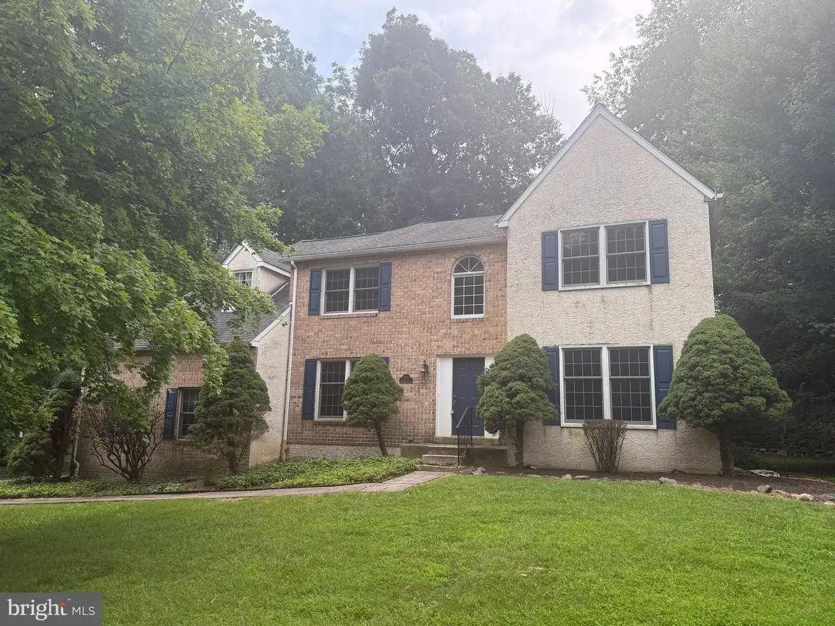 4215 Tara Cir, Upper Chichester, PA 19061 - #1