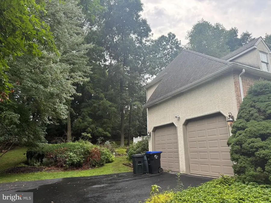 4215 Tara Cir, Upper Chichester, PA 19061 - #2