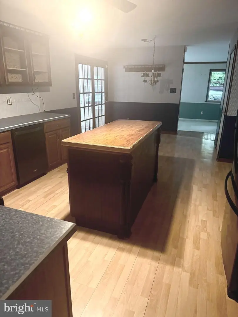 4215 Tara Cir, Upper Chichester, PA 19061 - #3