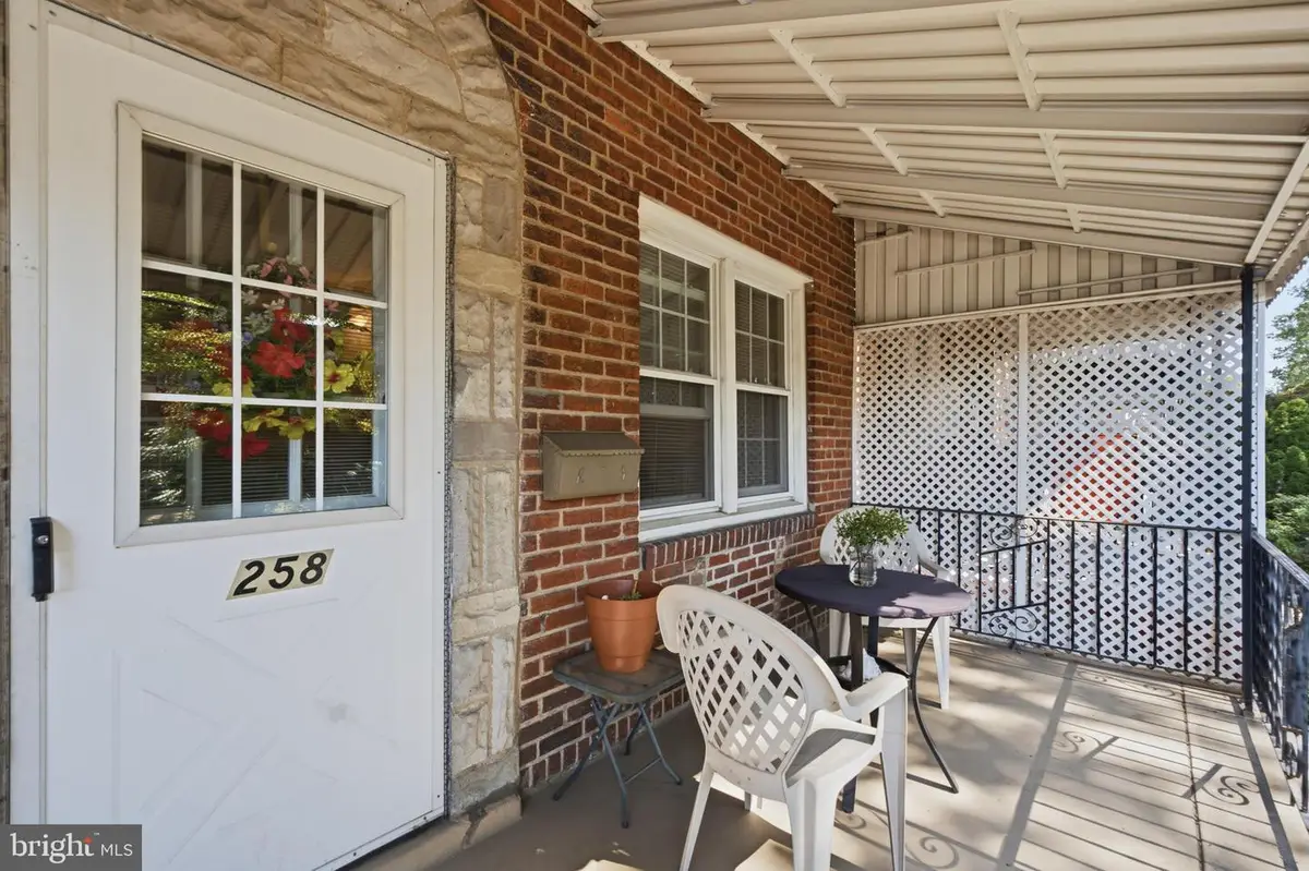 258 Hampden Rd, Upper Darby, PA 19082 - #1