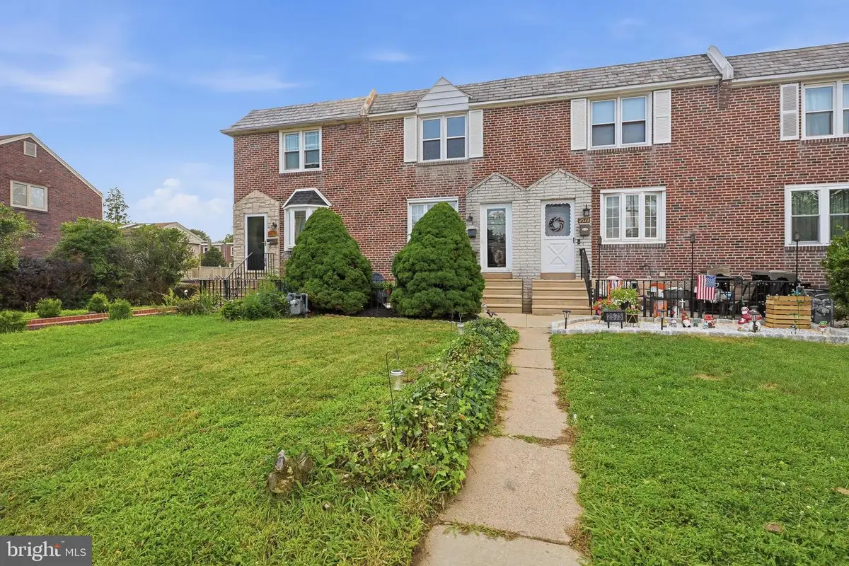 2575 Irvington Rd, Drexel Hill, PA 19026 - #1