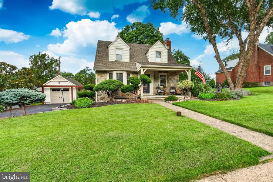 966 Edgewood Dr, Springfield, PA 19064 - #2