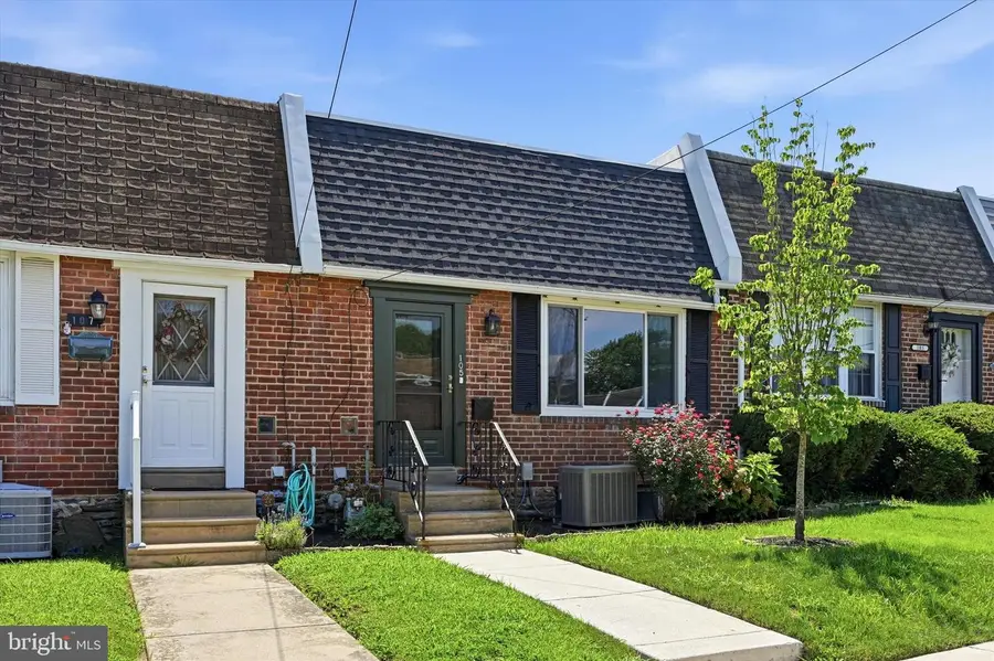 105 Fronefield Ave, Marcus Hook, PA 19061 - #2