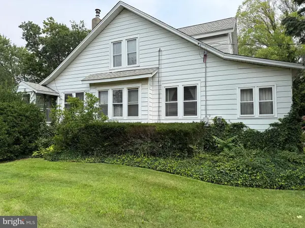 1016 Meetinghouse Rd, UPPER CHICHESTER, PA 19061