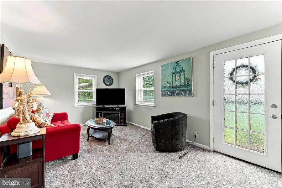 2 Sheridan Ln, Aston, PA 19014 - #2