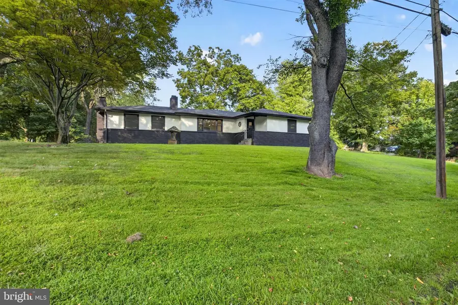 1 Summit Ave, Chadds Ford, PA 19317 - #3