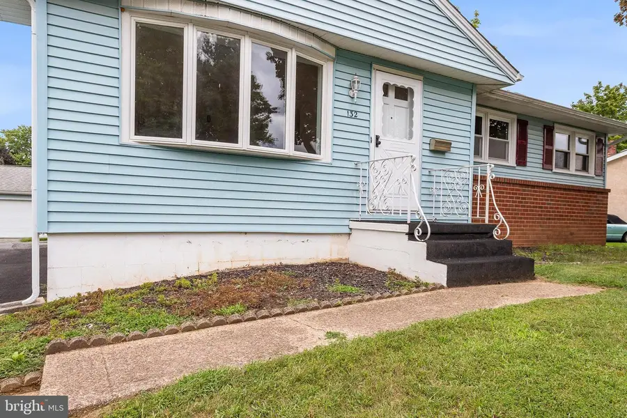 132 Edgewood Ln, Brookhaven, PA 19015 - #3