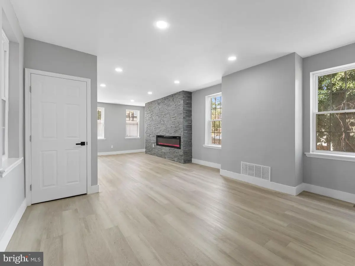 121 N 6th St, Darby, PA 19023 - #1