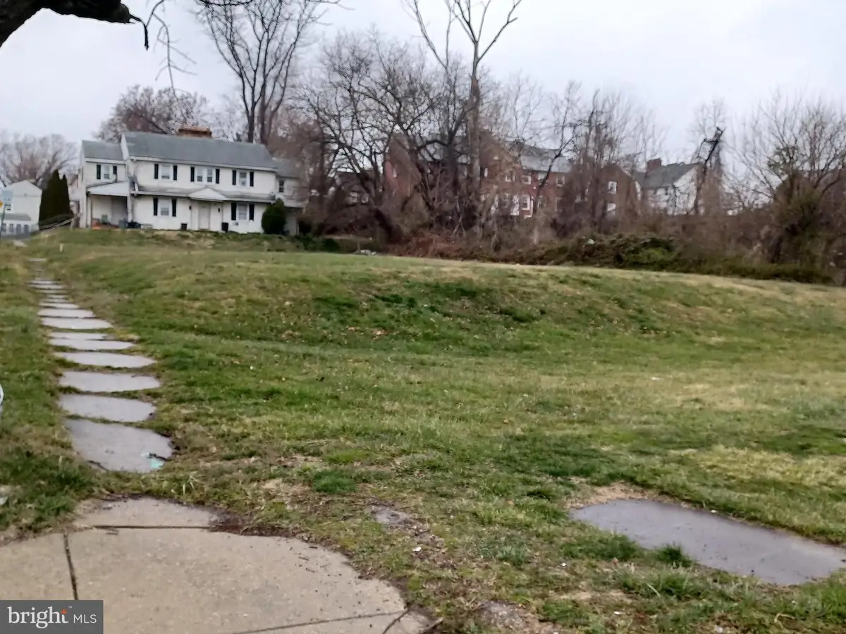 907-923 Meadow Ln, Chester, PA 19013 - #1