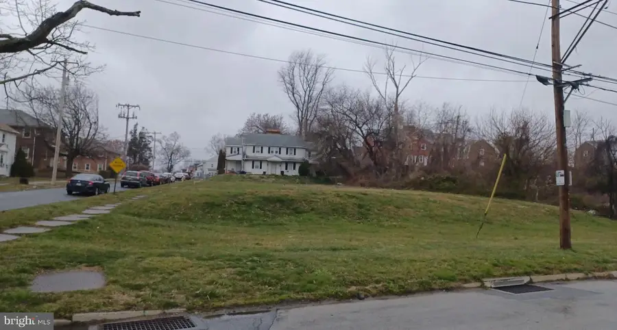 907-923 Meadow Ln, Chester, PA 19013 - #2