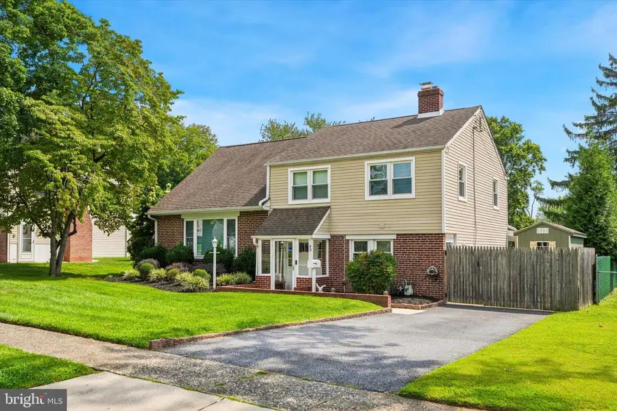 49 Weathervane Rd, Aston, PA 19014 - #2