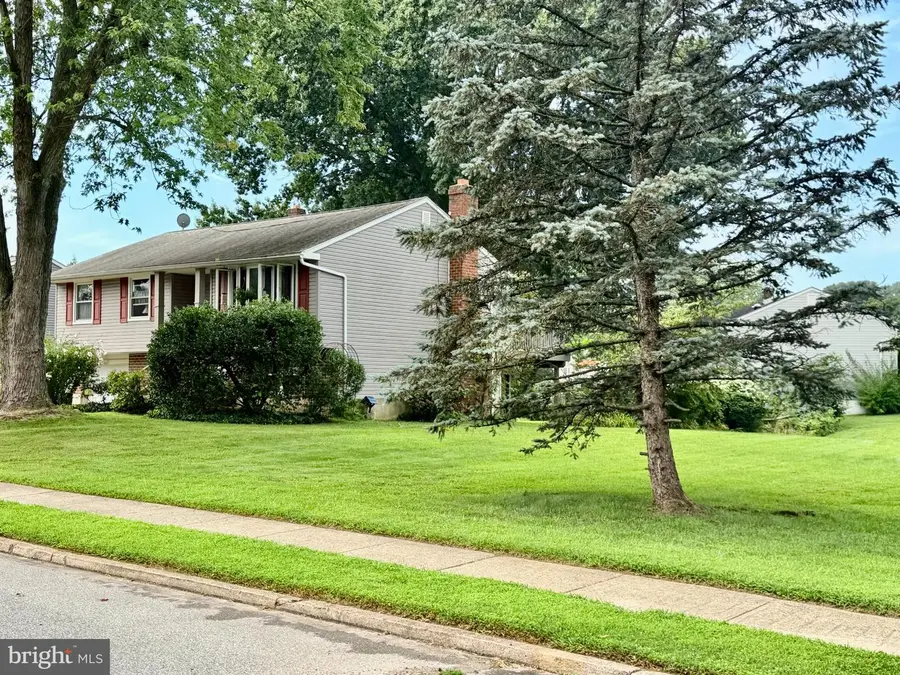 172 Blackthorne Ln, Aston, PA 19014 - #2
