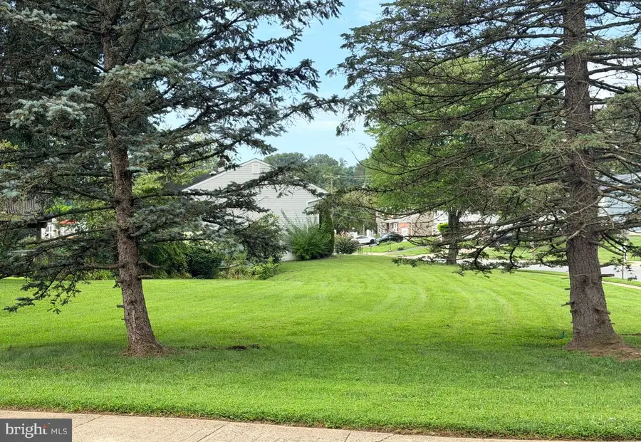 172 Blackthorne Ln, Aston, PA 19014 - #3