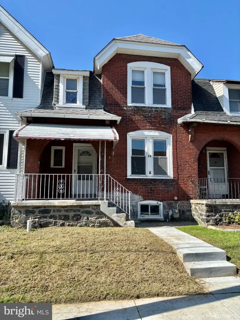 17 Walnut St, Marcus Hook, PA 19061 - #2